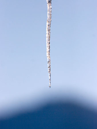 Icicle making experiment for kids. 